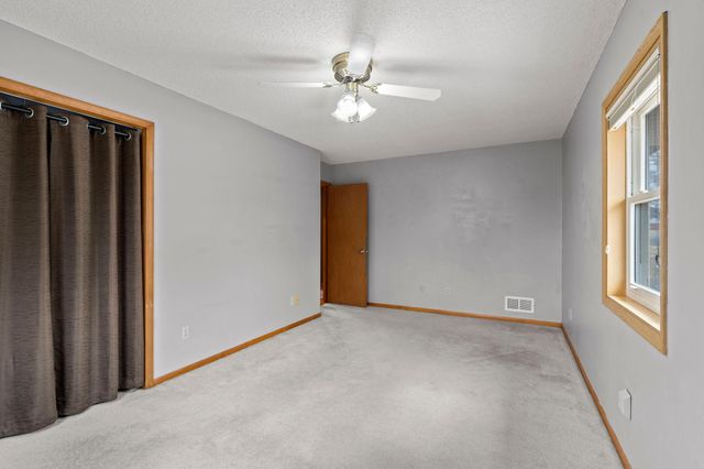 807 Rose Place, Roseville, MN 55113