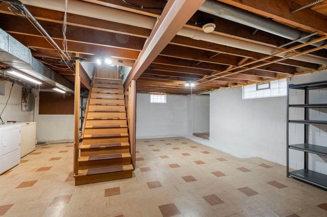 807 Rose Place, Roseville, MN 55113