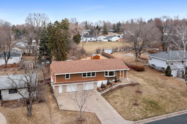 807 Rose Place, Roseville, MN 55113