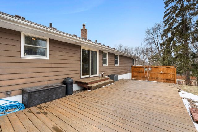 807 Rose Place, Roseville, MN 55113