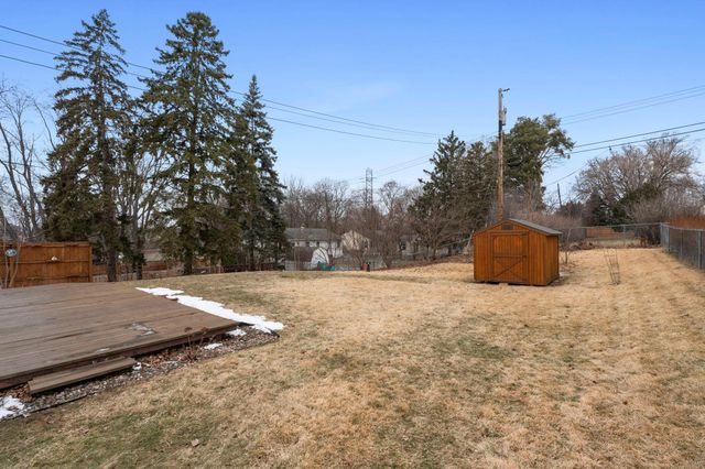 807 Rose Place, Roseville, MN 55113