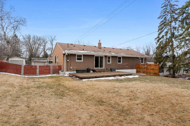 807 Rose Place, Roseville, MN 55113