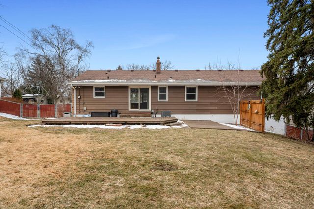 807 Rose Place, Roseville, MN 55113