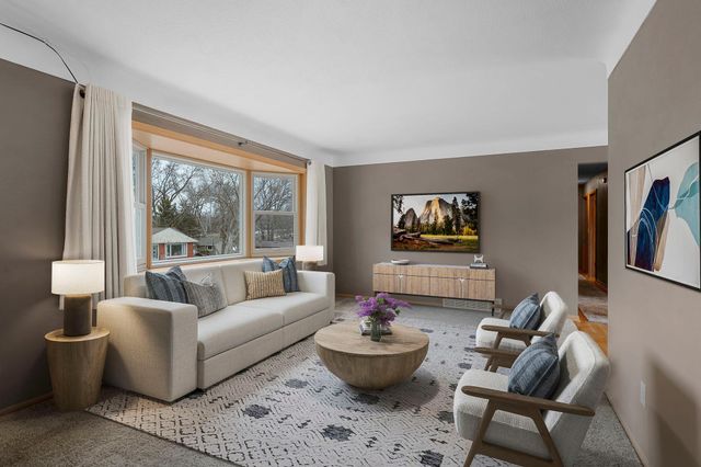 807 Rose Place, Roseville, MN 55113