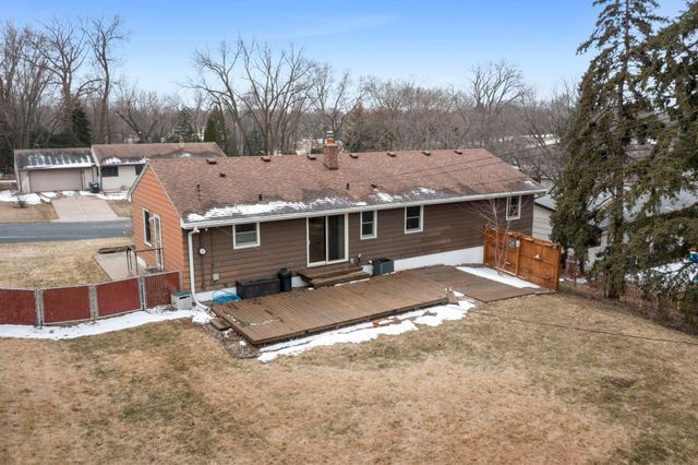 807 Rose Place, Roseville, MN 55113