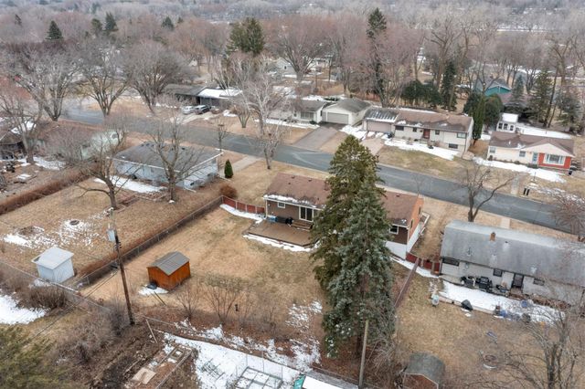 807 Rose Place, Roseville, MN 55113