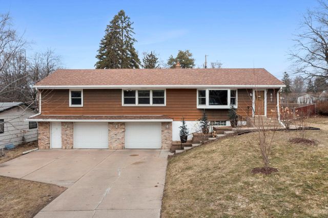 807 Rose Place, Roseville, MN 55113