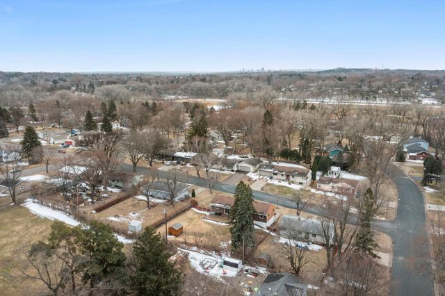 807 Rose Place, Roseville, MN 55113