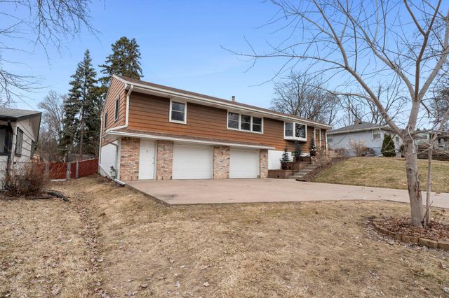 807 Rose Place, Roseville, MN 55113