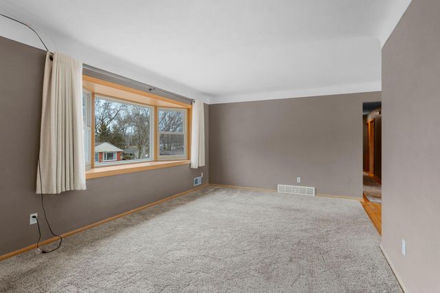 807 Rose Place, Roseville, MN 55113