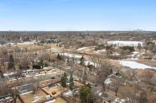 807 Rose Place, Roseville, MN 55113