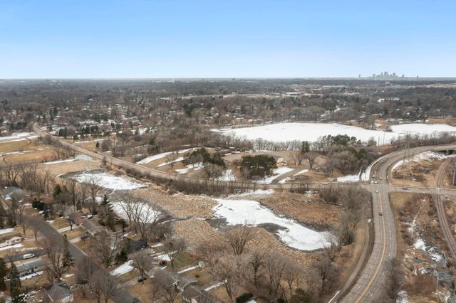 807 Rose Place, Roseville, MN 55113