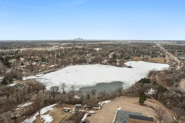 807 Rose Place, Roseville, MN 55113