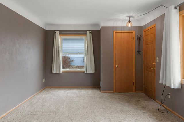 807 Rose Place, Roseville, MN 55113