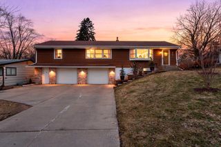 807 Rose Place, Roseville, MN 55113