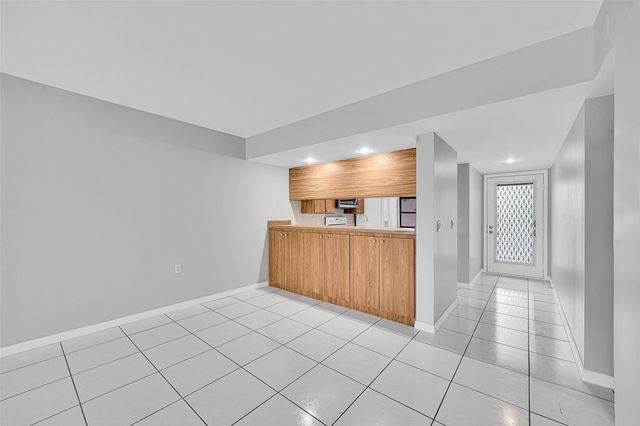 1713 Whitehall Drive 103, Davie, FL 33324