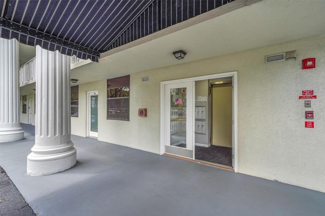 1713 Whitehall Drive 103, Davie, FL 33324