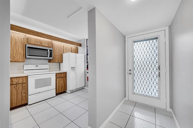 1713 Whitehall Drive 103, Davie, FL 33324