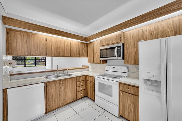 1713 Whitehall Drive 103, Davie, FL 33324