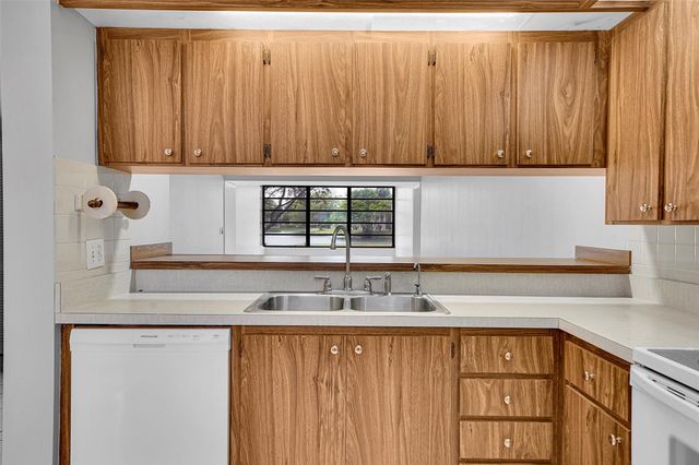 1713 Whitehall Drive 103, Davie, FL 33324