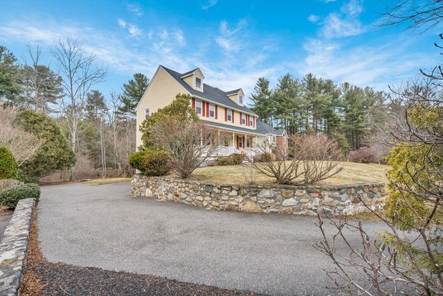 10 Stonehedge Dr, Wilmington, MA 01887