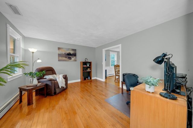 10 Stonehedge Dr, Wilmington, MA 01887