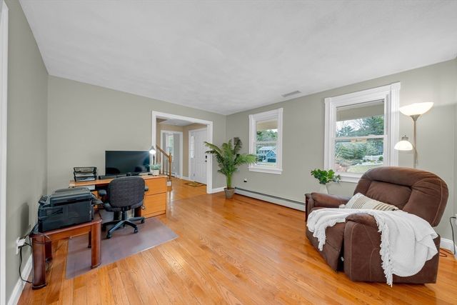 10 Stonehedge Dr, Wilmington, MA 01887