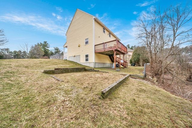 10 Stonehedge Dr, Wilmington, MA 01887