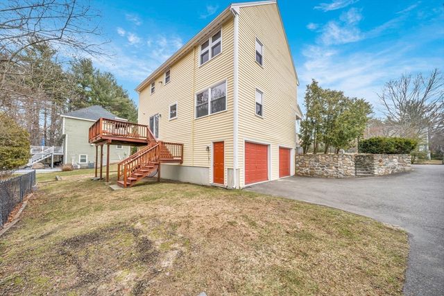 10 Stonehedge Dr, Wilmington, MA 01887