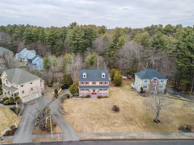 10 Stonehedge Dr, Wilmington, MA 01887