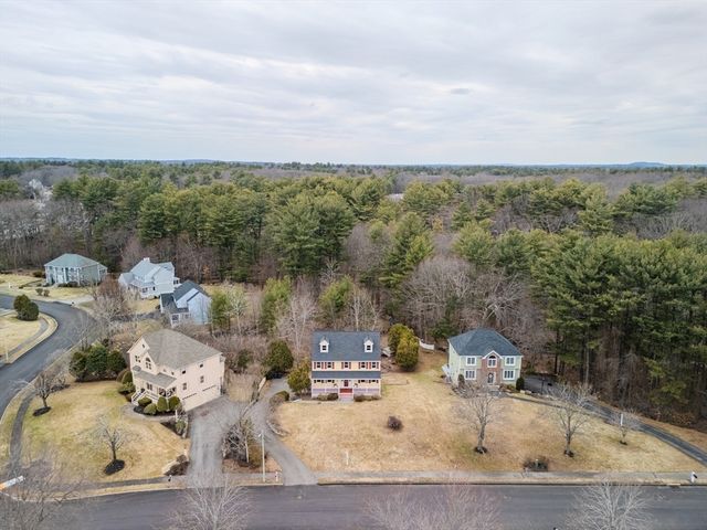 10 Stonehedge Dr, Wilmington, MA 01887