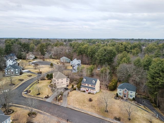 10 Stonehedge Dr, Wilmington, MA 01887