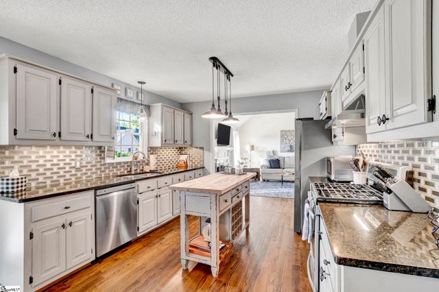 6 Bartles Court, Simpsonville, SC 29681