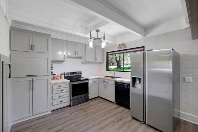 141 N Pine Harbour Drive, Coldspring, TX 77331