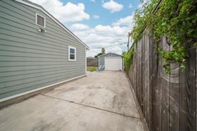 5721 Sylvia Drive, Galveston, TX 77551