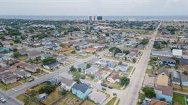 5721 Sylvia Drive, Galveston, TX 77551