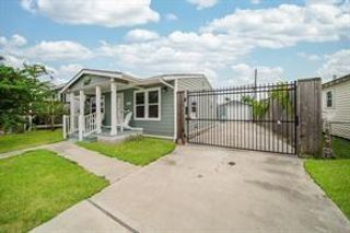 5721 Sylvia Drive, Galveston, TX 77551