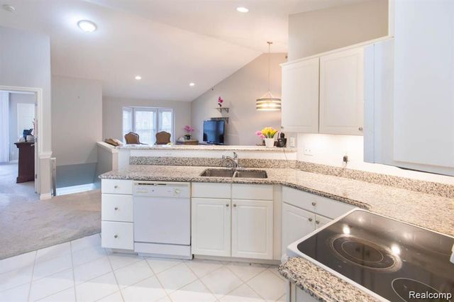 1560 W Lakeview Lane, Canton, MI 48187