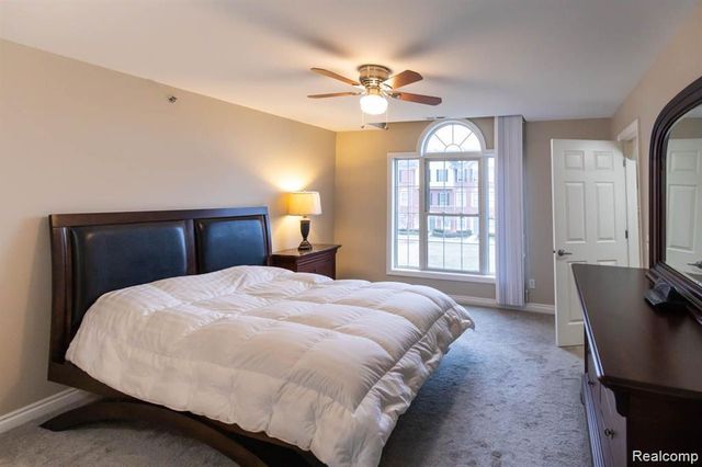 1560 W Lakeview Lane, Canton, MI 48187