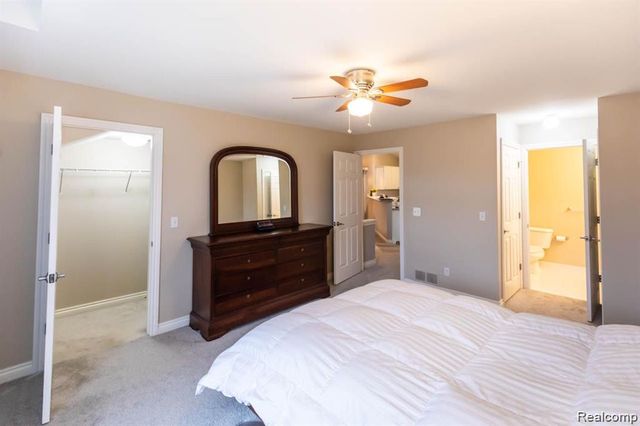 1560 W Lakeview Lane, Canton, MI 48187