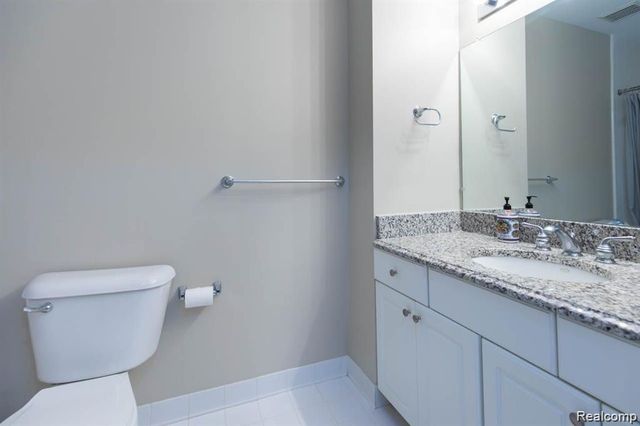 1560 W Lakeview Lane, Canton, MI 48187
