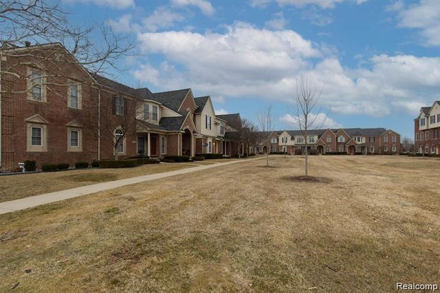 1560 W Lakeview Lane, Canton, MI 48187