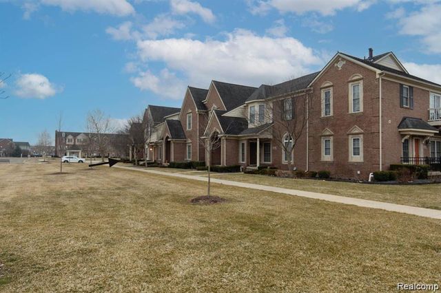 1560 W Lakeview Lane, Canton, MI 48187