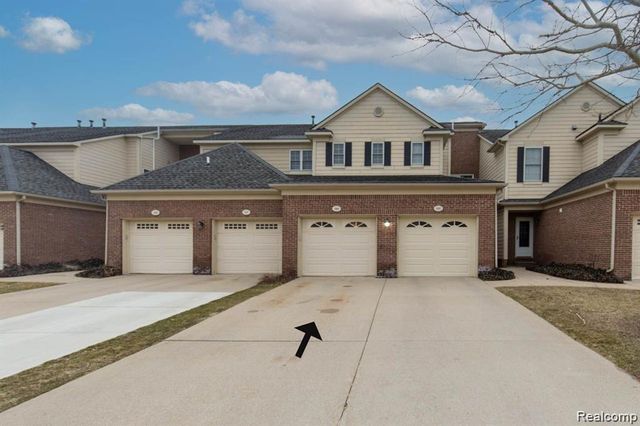 1560 W Lakeview Lane, Canton, MI 48187