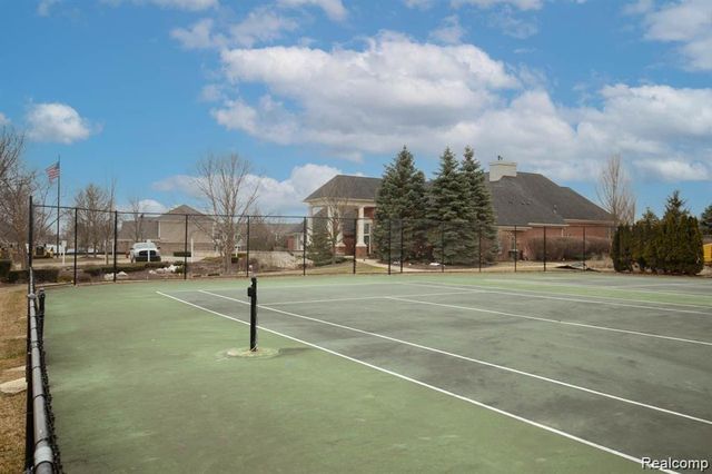 1560 W Lakeview Lane, Canton, MI 48187