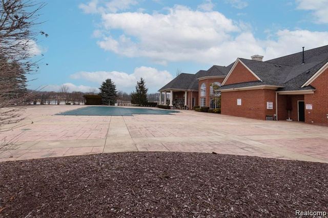 1560 W Lakeview Lane, Canton, MI 48187