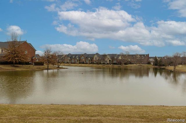 1560 W Lakeview Lane, Canton, MI 48187