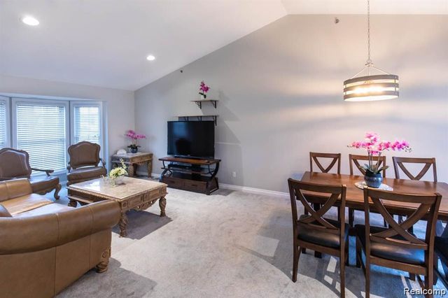 1560 W Lakeview Lane, Canton, MI 48187