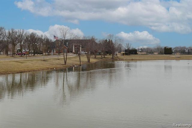 1560 W Lakeview Lane, Canton, MI 48187