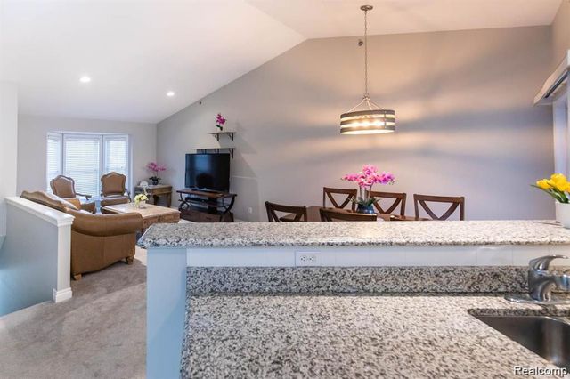 1560 W Lakeview Lane, Canton, MI 48187